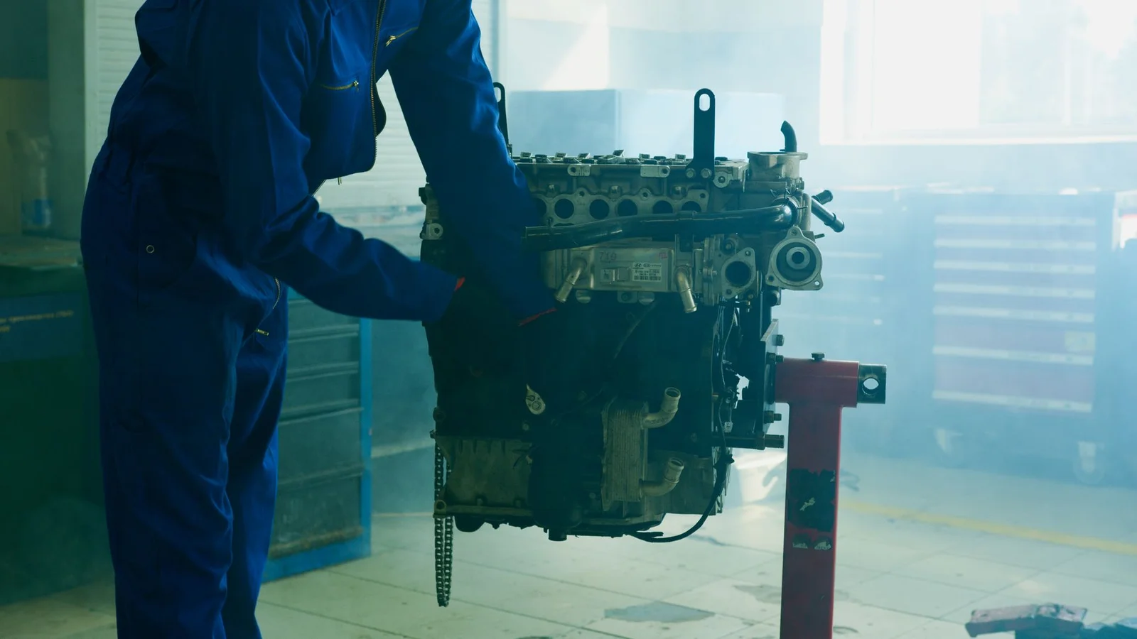 Skrzynia biegów DL382 S-Tronic z jednostką mechatroniki w profesjonalnym warsztacie