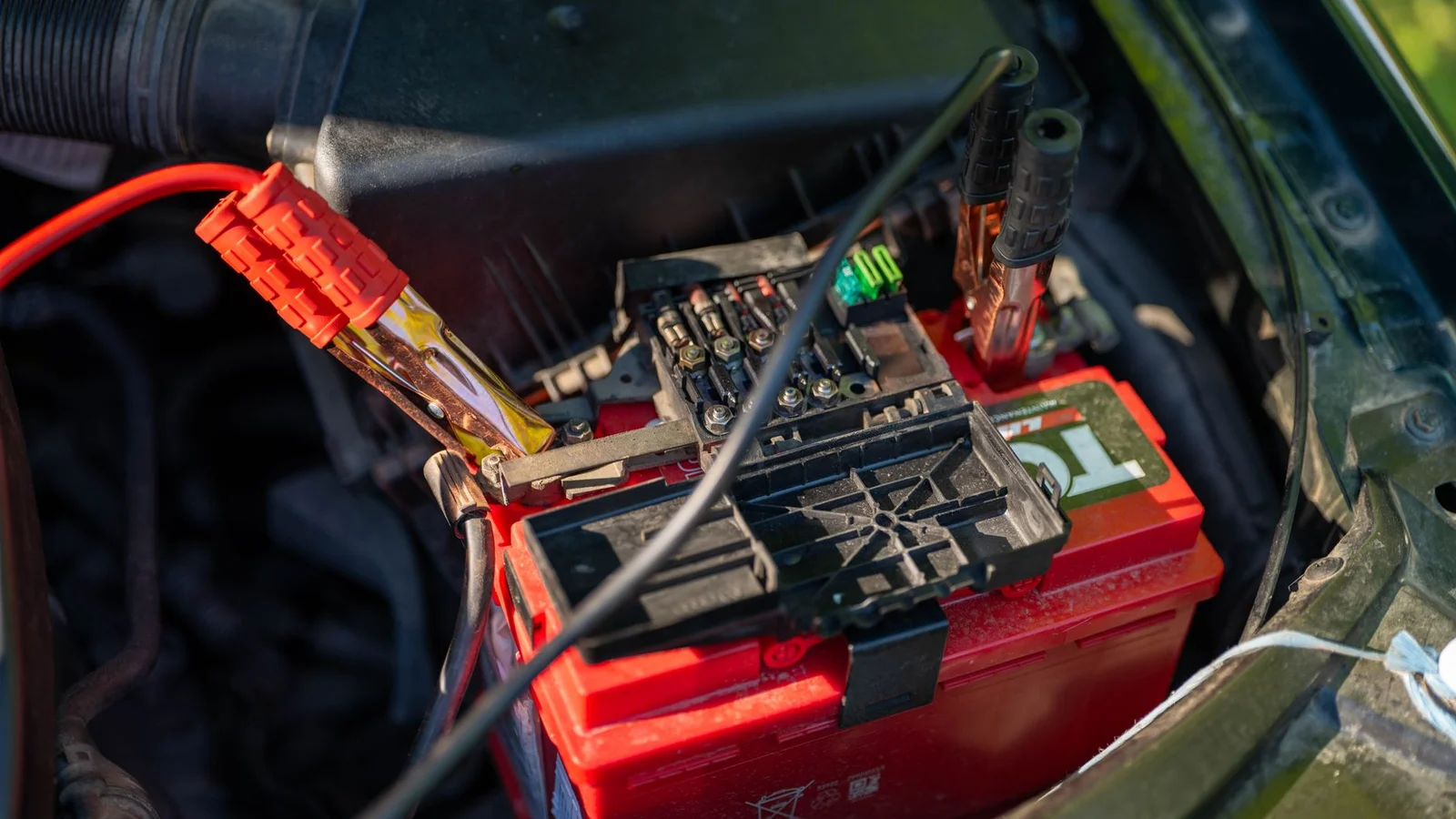 Urządzenie sterujące mechatroniką DSG z pomiarem napięcia przy kodzie błędu P0562