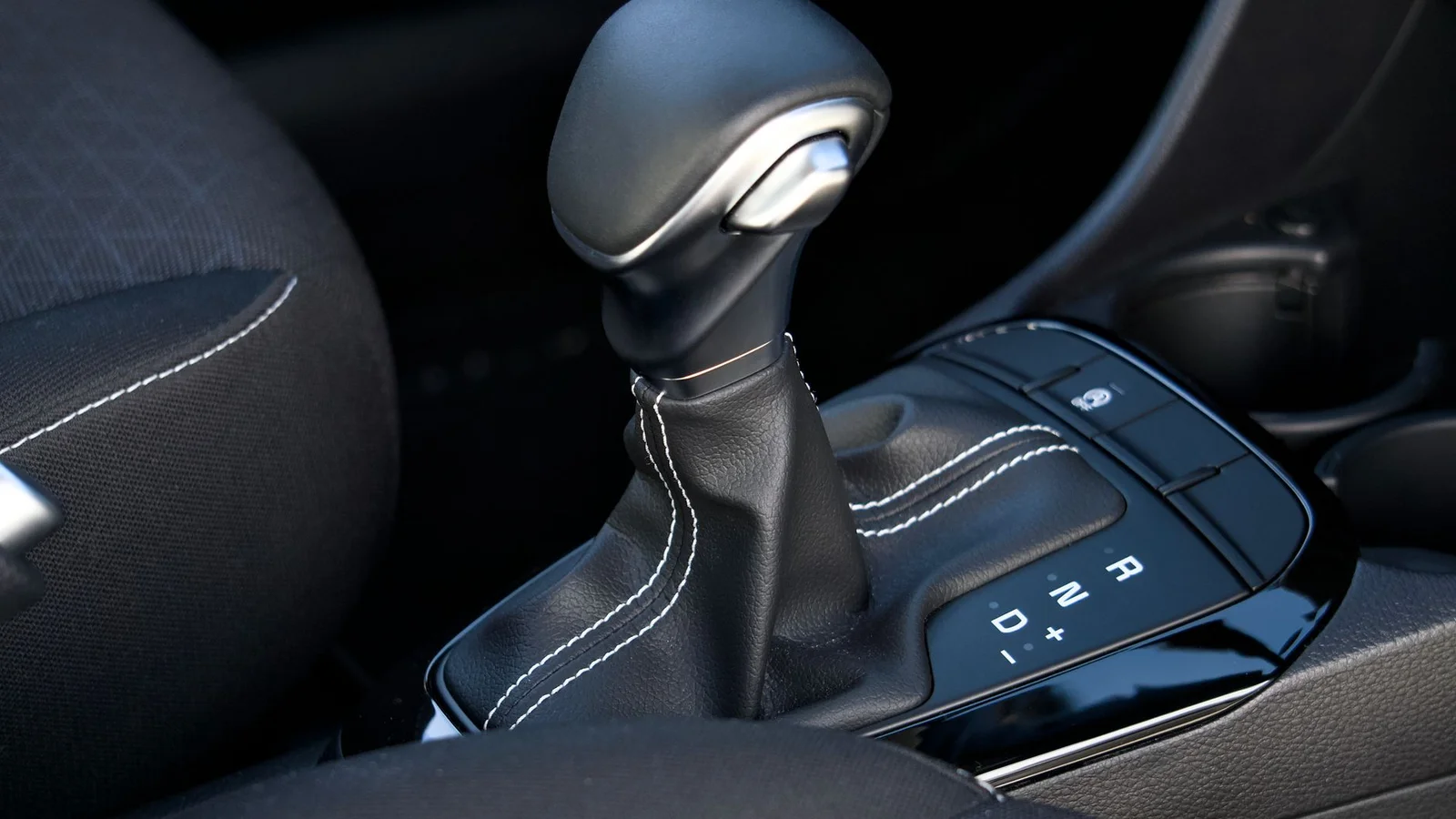 Porównanie automatycznej skrzyni biegów DSG i manualnej skrzyni biegów