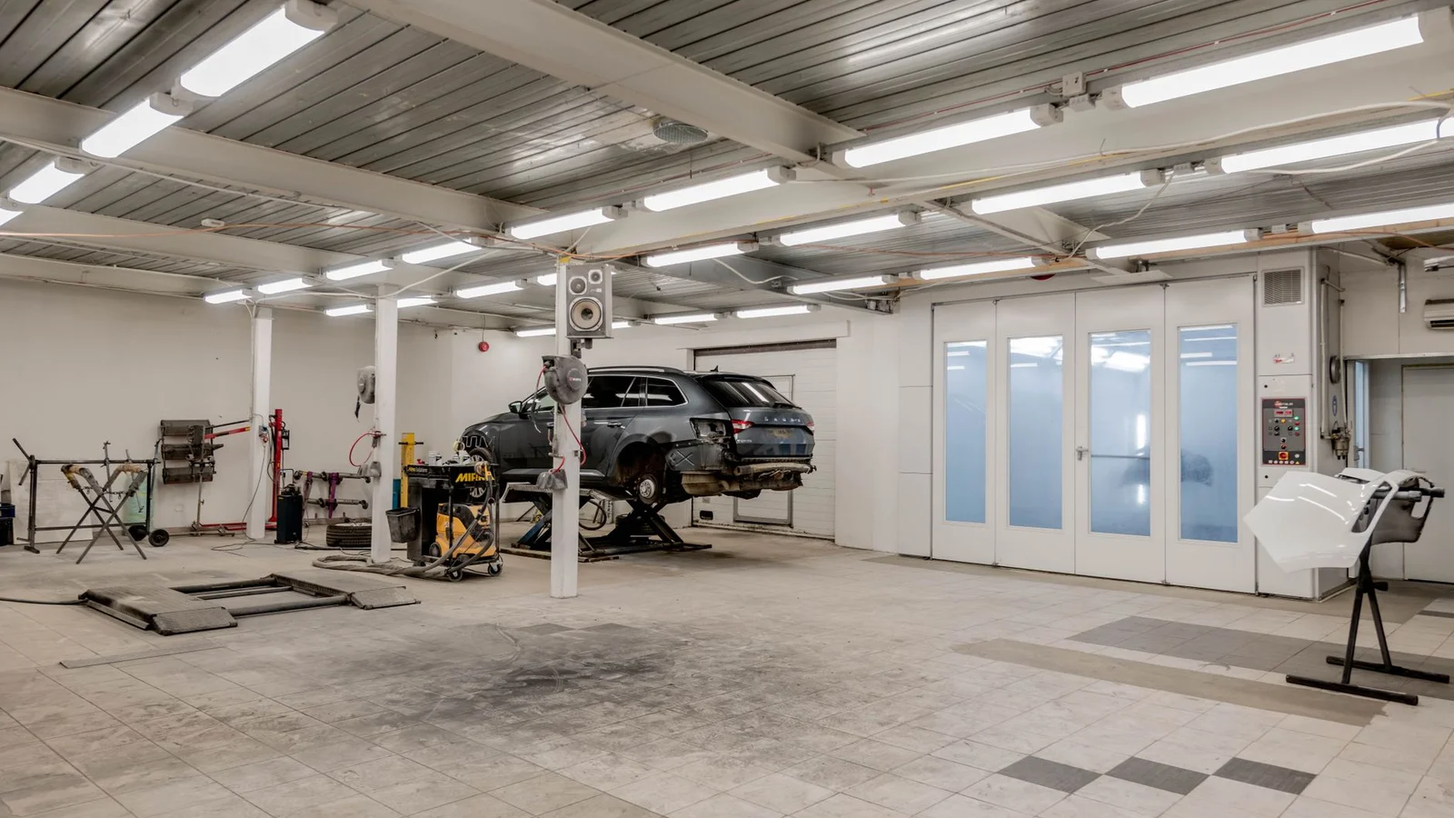 Rozłożona mechatronika S-tronic Audi DL501 na stanowisku testowym