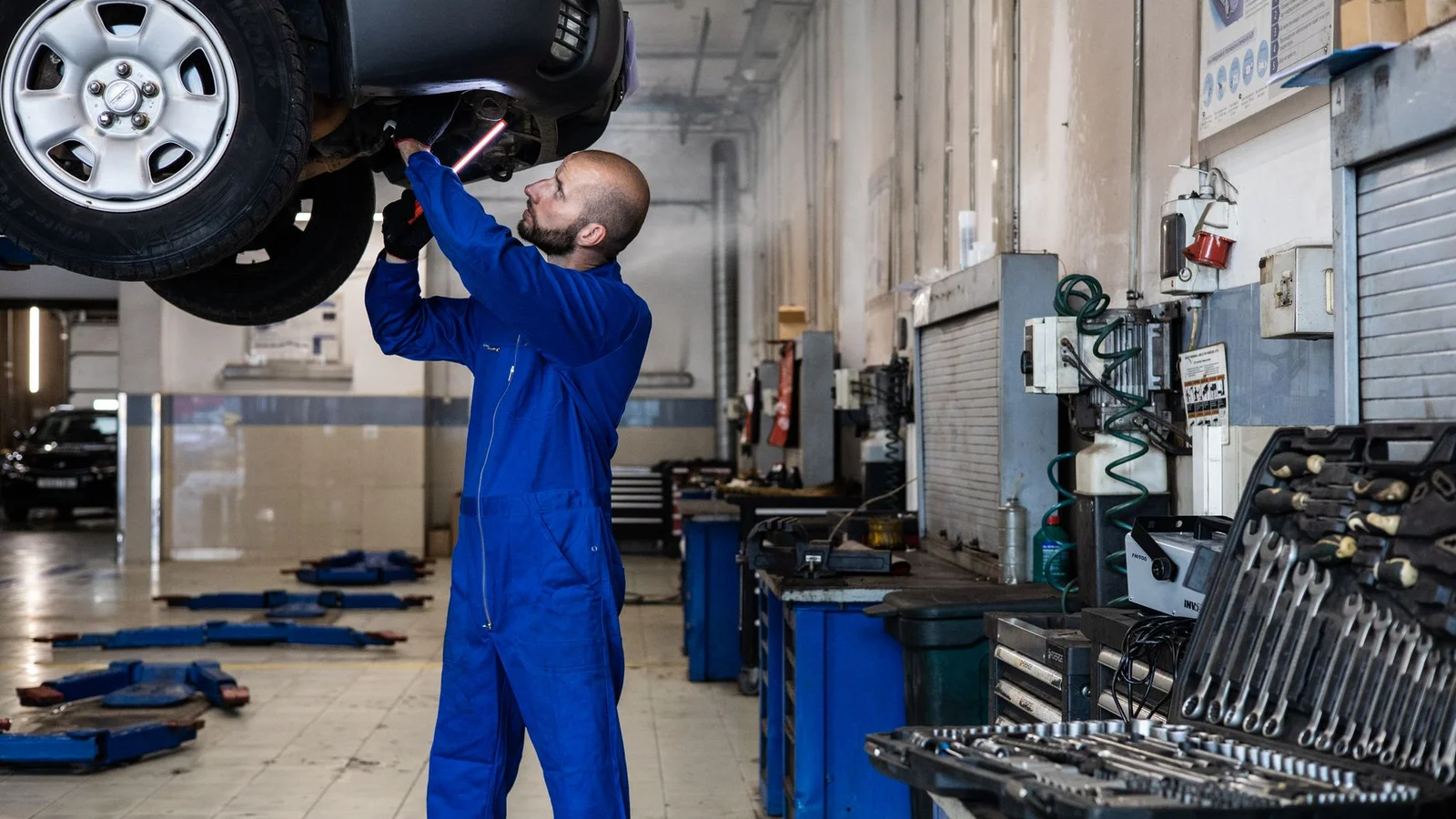 VW Beetle ze skrzynią biegów DSG DQ250 w warsztacie
